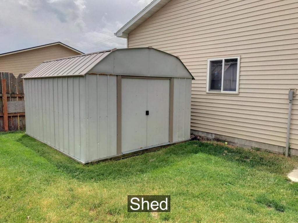 421 4th Ave East, Williston, ND 58801