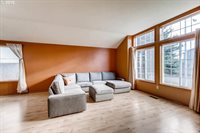 4055 SE Russell St, Hillsboro, OR 97123