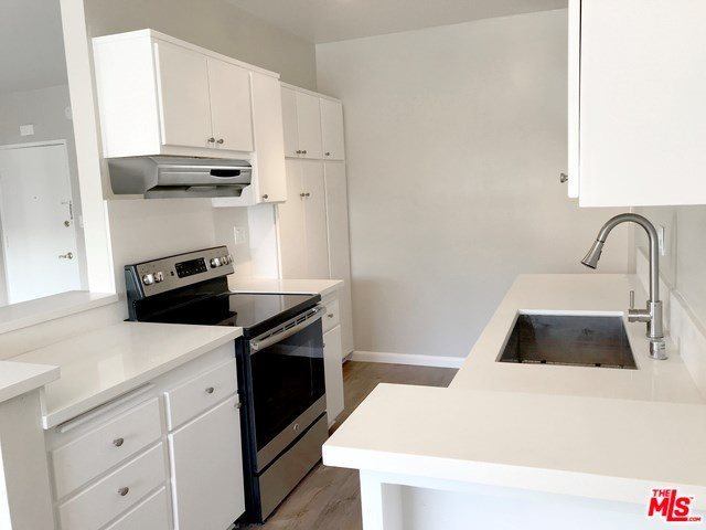 5403 Newcastle Avenue, Encino, CA 91316