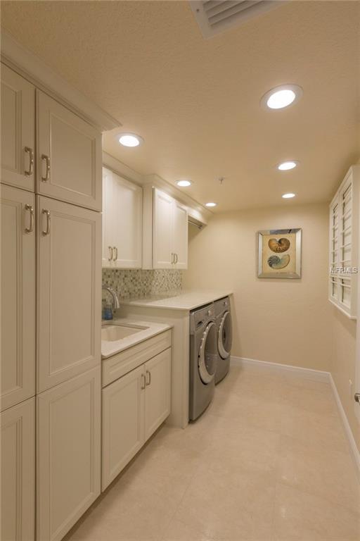 200 121ST Avenue, Treasure Island, FL 33706