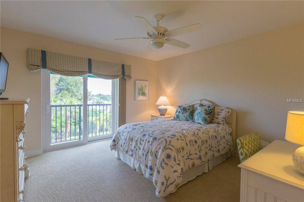 200 121ST Avenue, Treasure Island, FL 33706