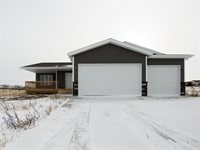17 Mcginnis Way, Lincoln, ND 58504