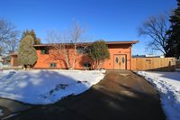 1704 1st Ave SW, Minot, ND 58703
