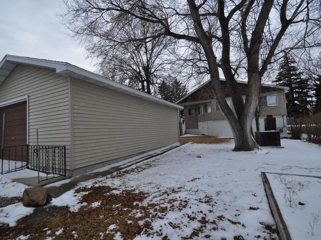 605 2ND ST NE, Linton, ND 58504