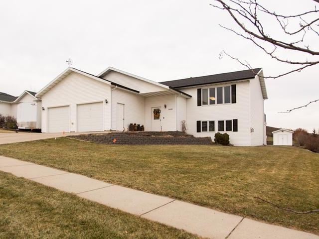 3438 Crocus Ave, Bismarck, ND 58503