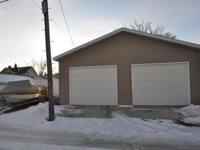 408 1st Ave Nw, Mandan, ND 58554