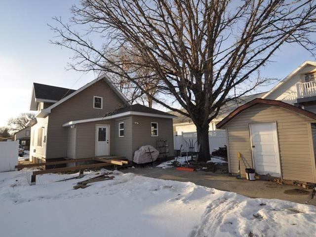 408 1st Ave Nw, Mandan, ND 58554