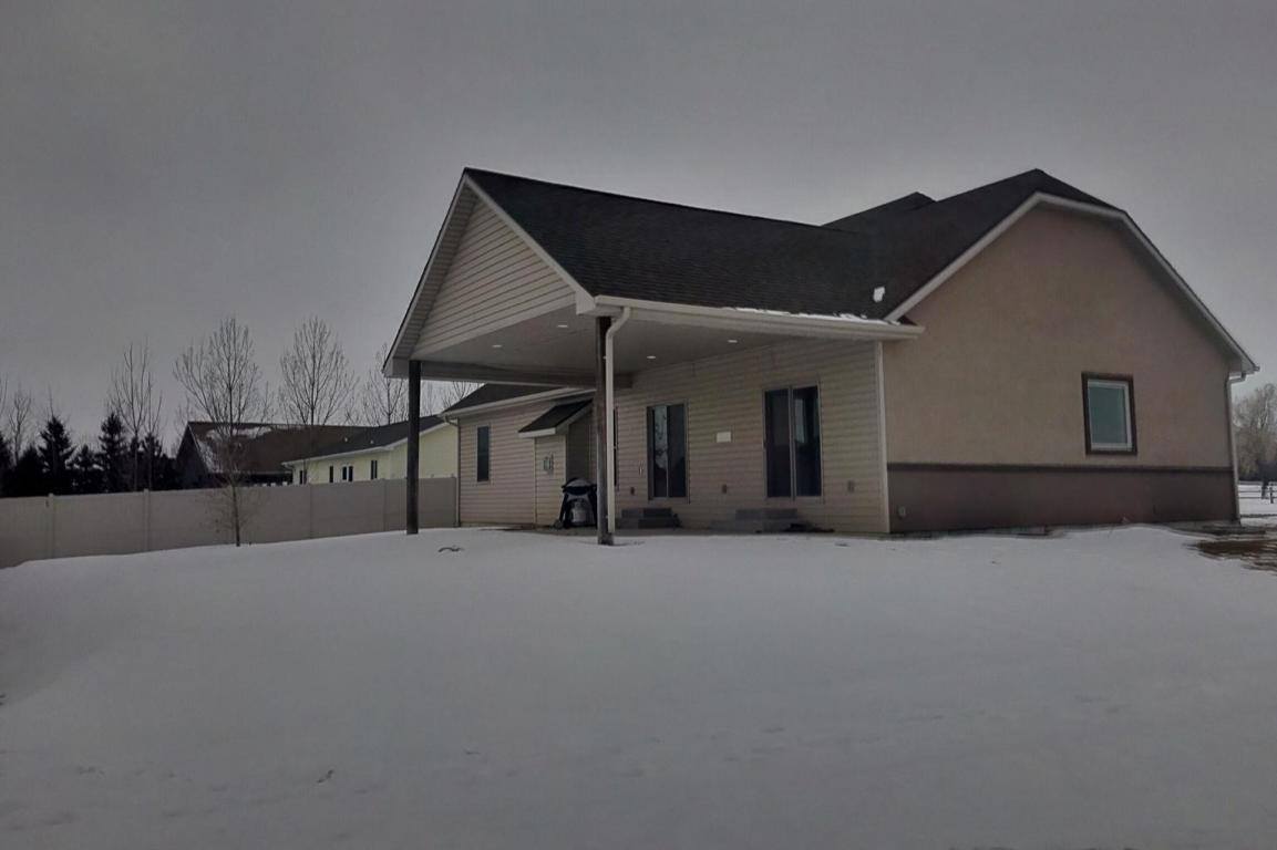 2121 Bison Drive, Williston, ND 58801