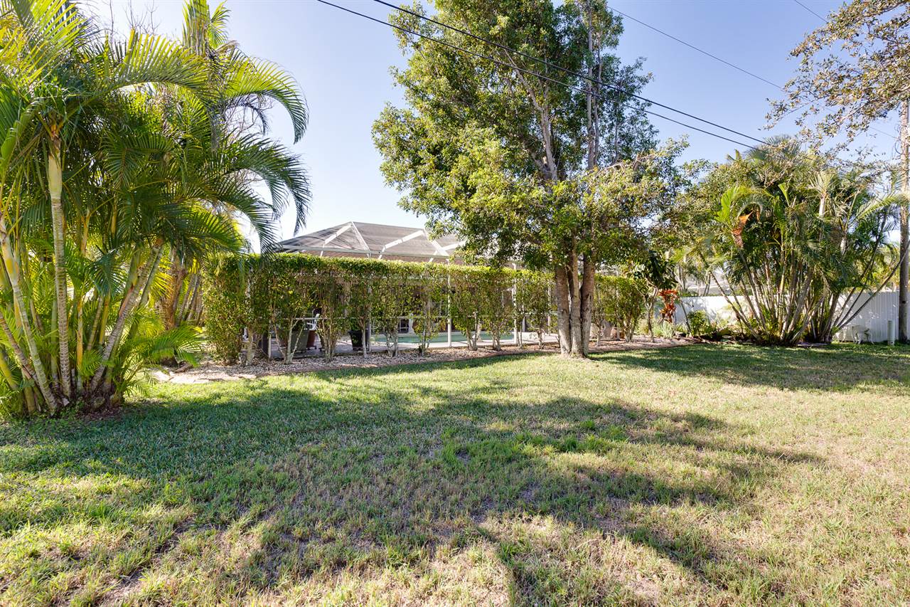 313 SE 24th St, Cape Coral, FL 33990