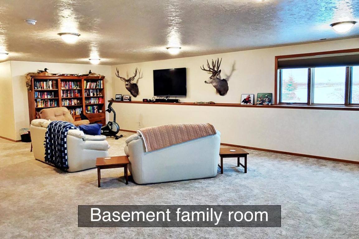 13948 Antelope Dr, Williston, ND 58801