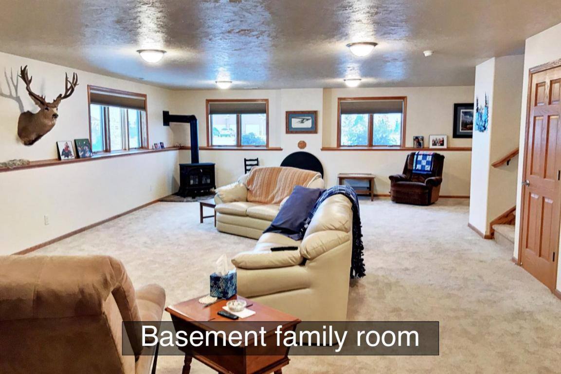 13948 Antelope Dr, Williston, ND 58801