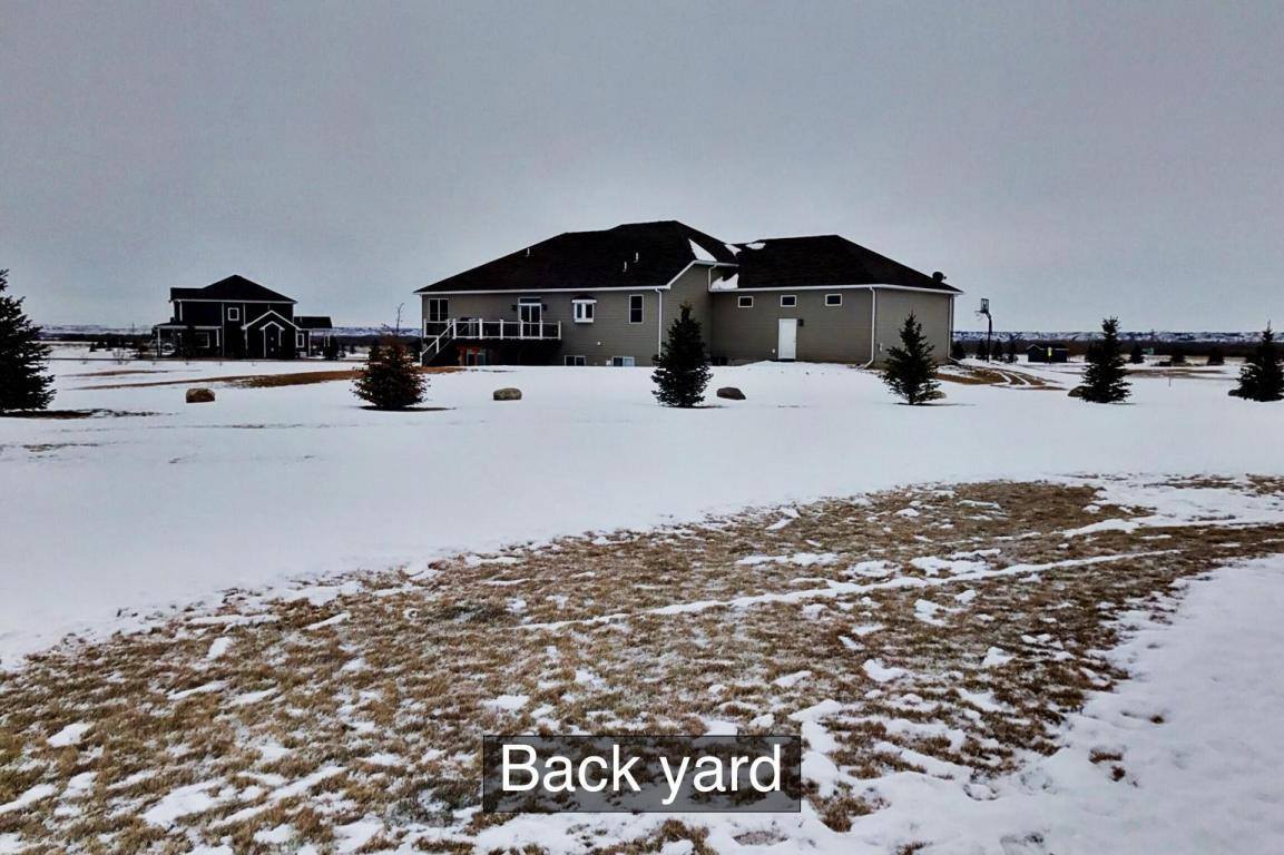 13948 Antelope Dr, Williston, ND 58801