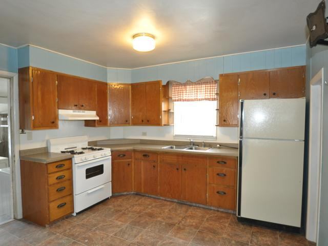 210 4TH ST, Glen Ullin, ND 58631