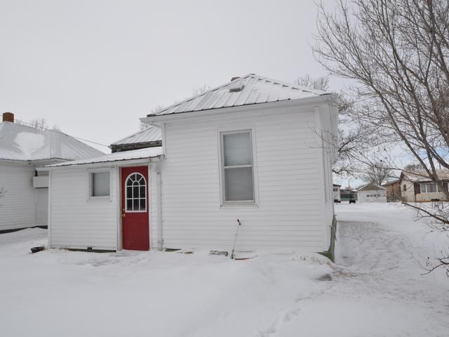 210 4TH ST, Glen Ullin, ND 58631