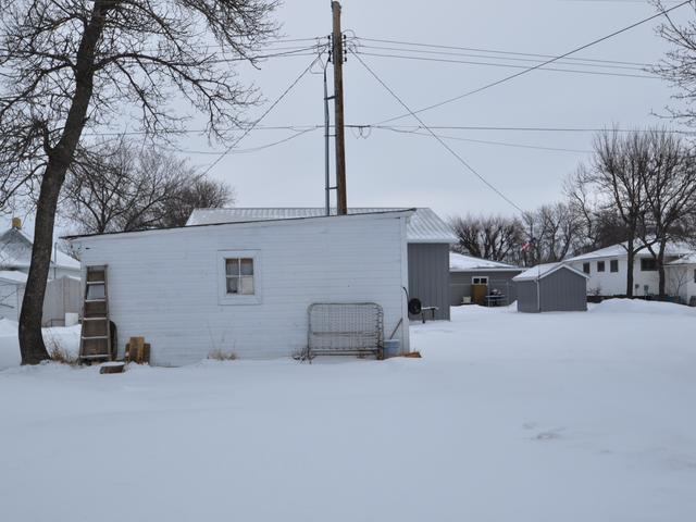 210 4TH ST, Glen Ullin, ND 58631