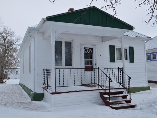 210 4TH ST, Glen Ullin, ND 58631