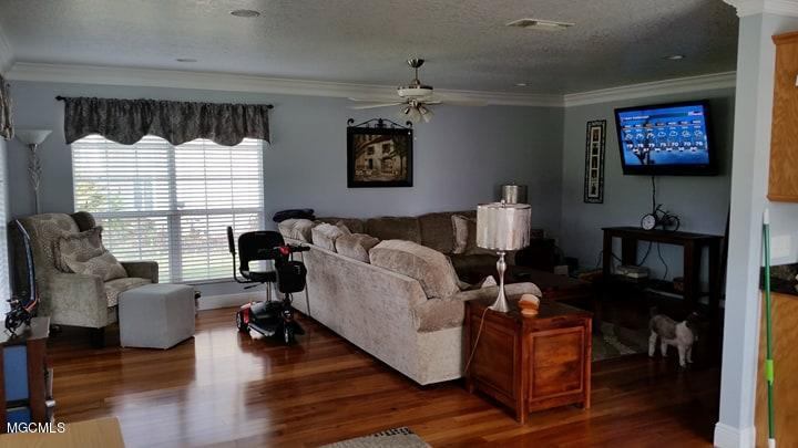 91 Fairway Dr, Pass Christian, MS 39571