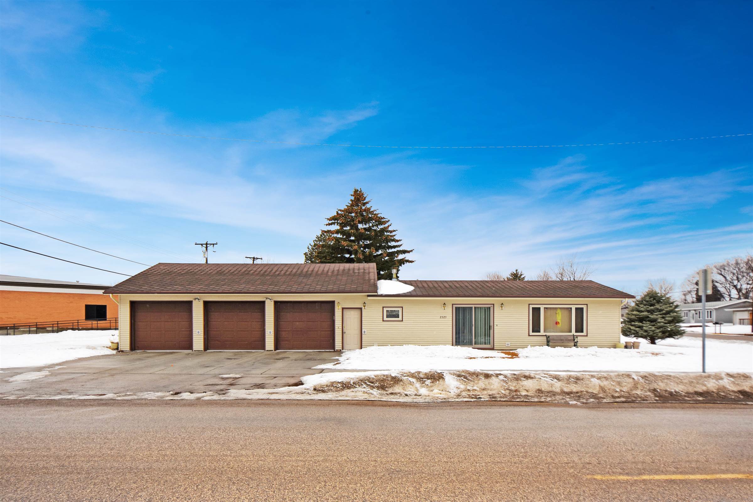 2325 8th St NW, Minot, ND 58703
