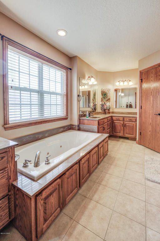 4607 West 28th Place, Joplin, MO 64804