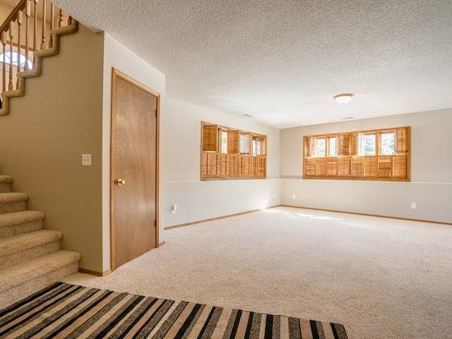 6660 Crested Butte Rd, Bismarck, ND 58503