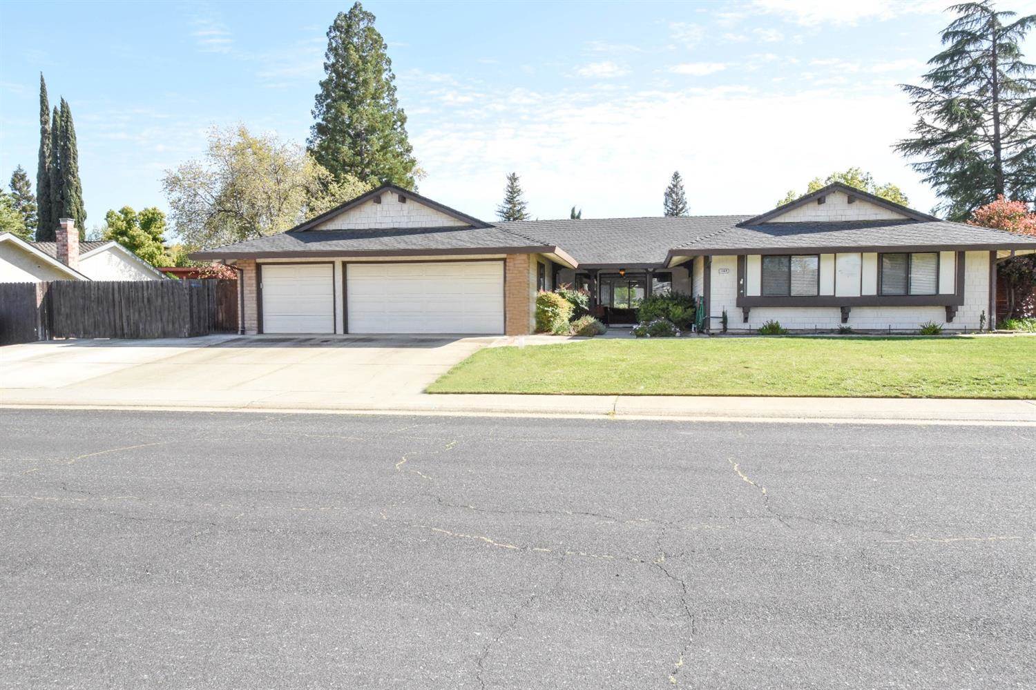 1864 Hidden View Lane, Roseville, CA 95661