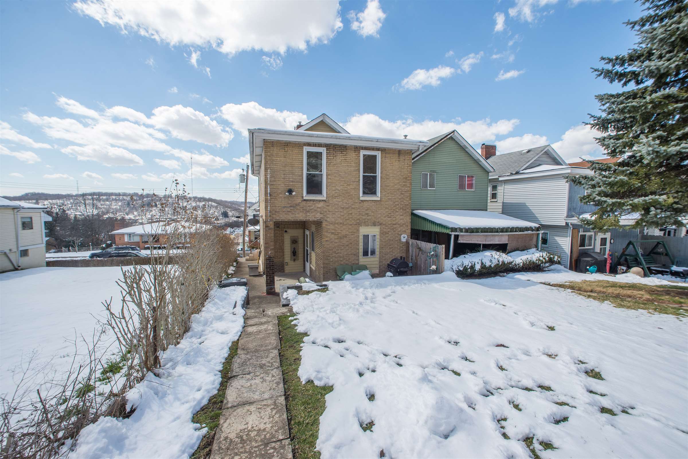 746 10th St, Pitcairn, PA 15140