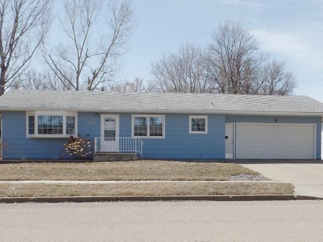 501 Easy St, Bismarck, ND 58504