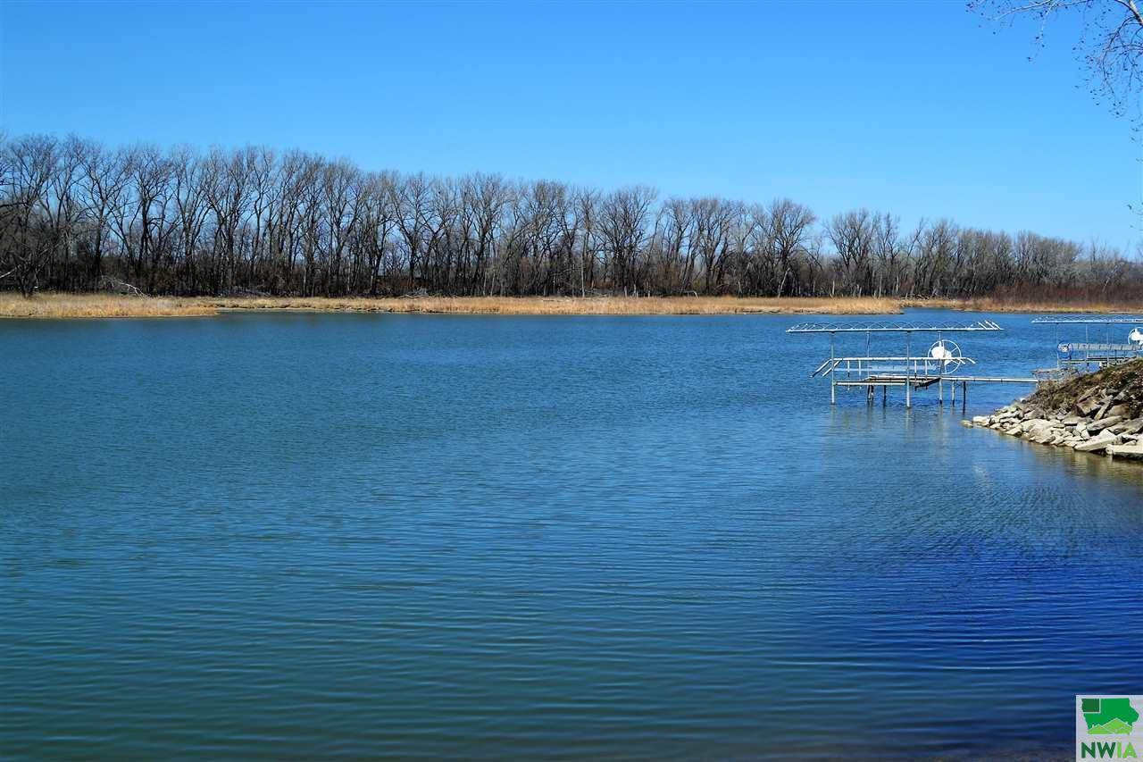 604 Lakeshore Dr., McCook Lake, SD 57049