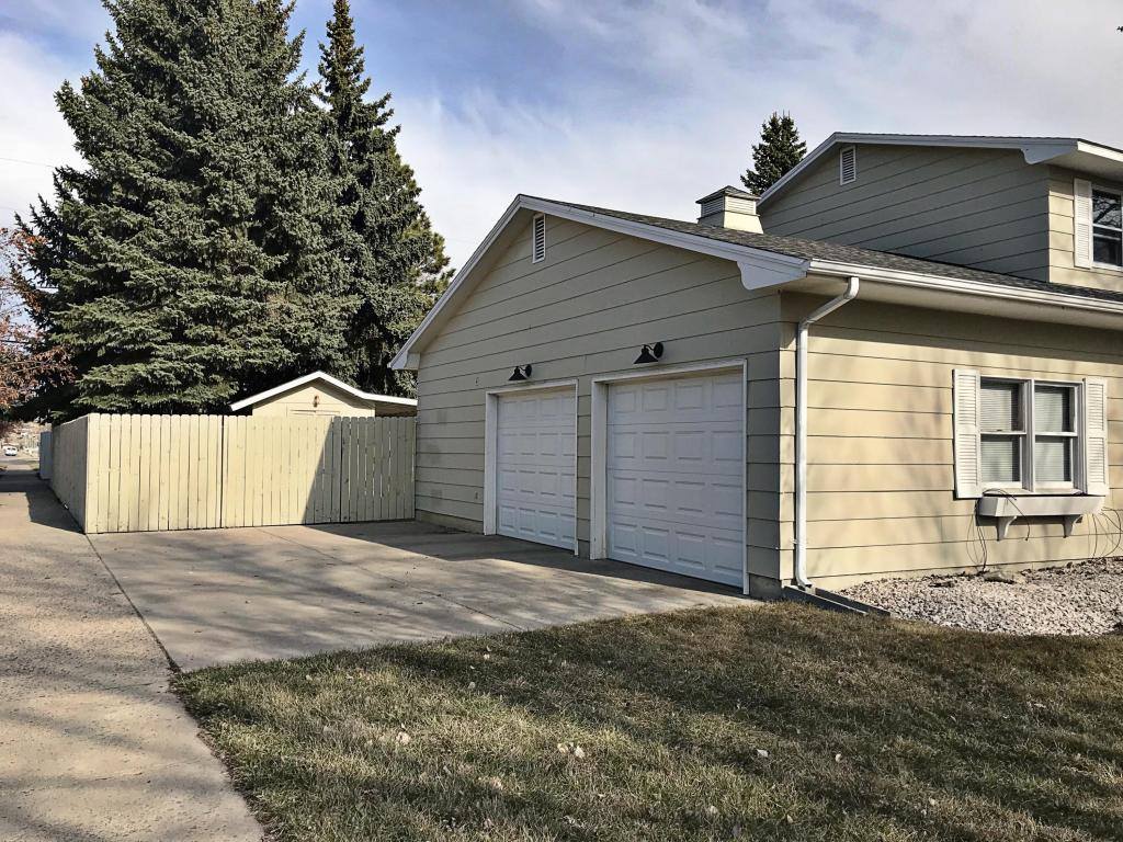 1720 4th Ave East, Williston, ND 58801