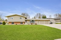 1744 12th St SW, Minot, ND 58701