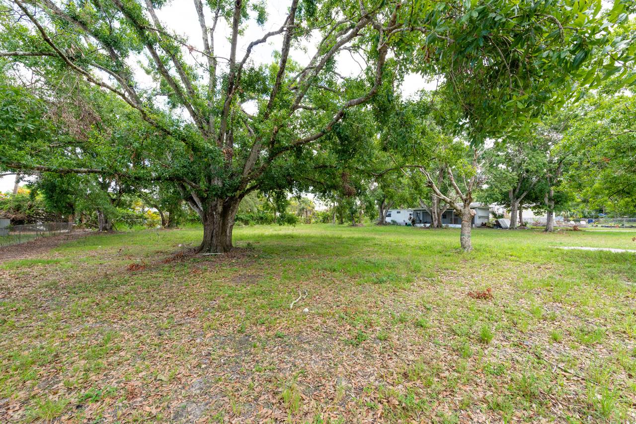 4111 Palm Ln, Fort Myers, FL 33905