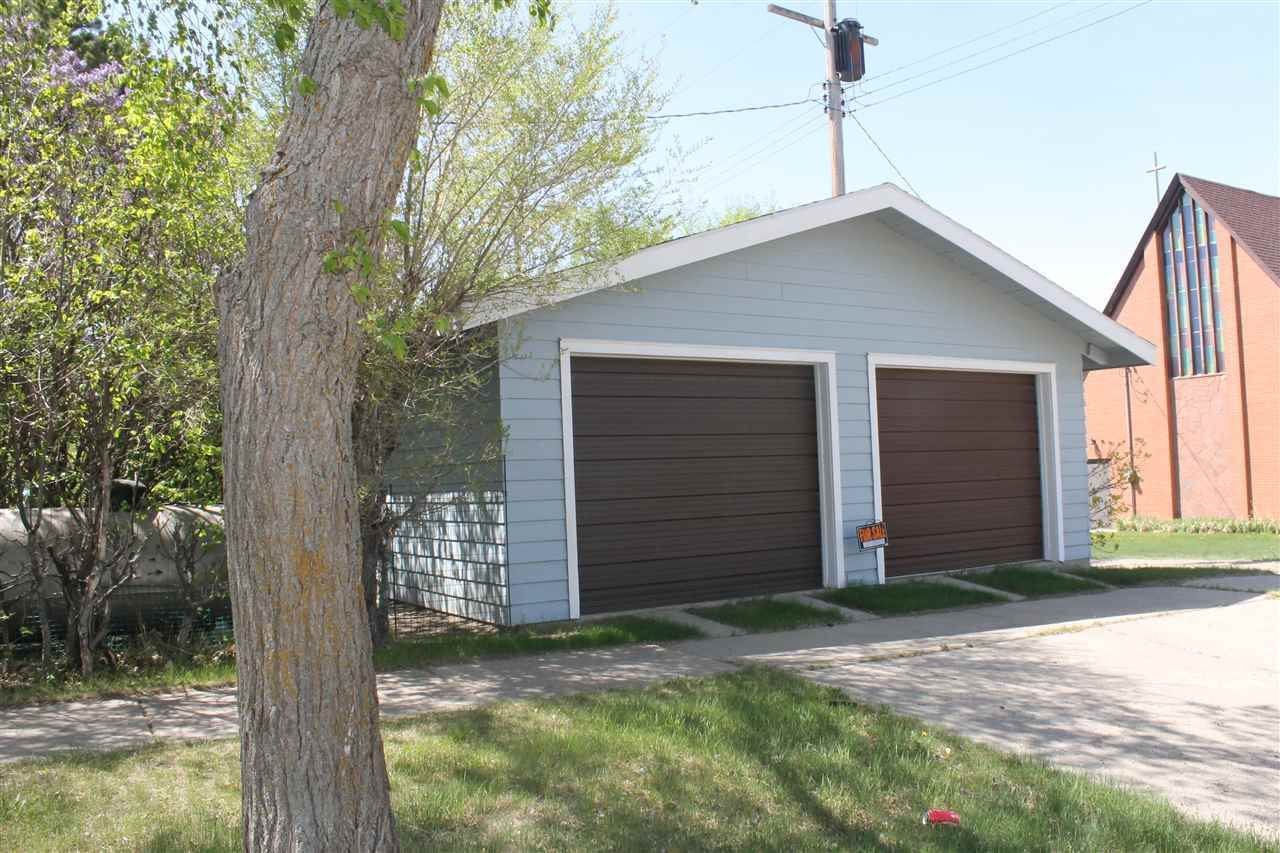 25 1st St NW, Parshall, ND 58770