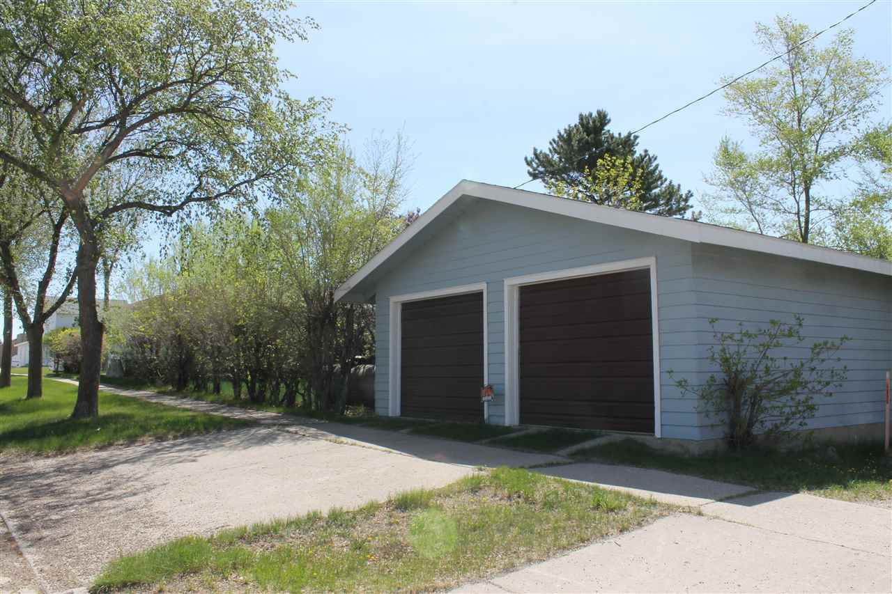 25 1st St NW, Parshall, ND 58770