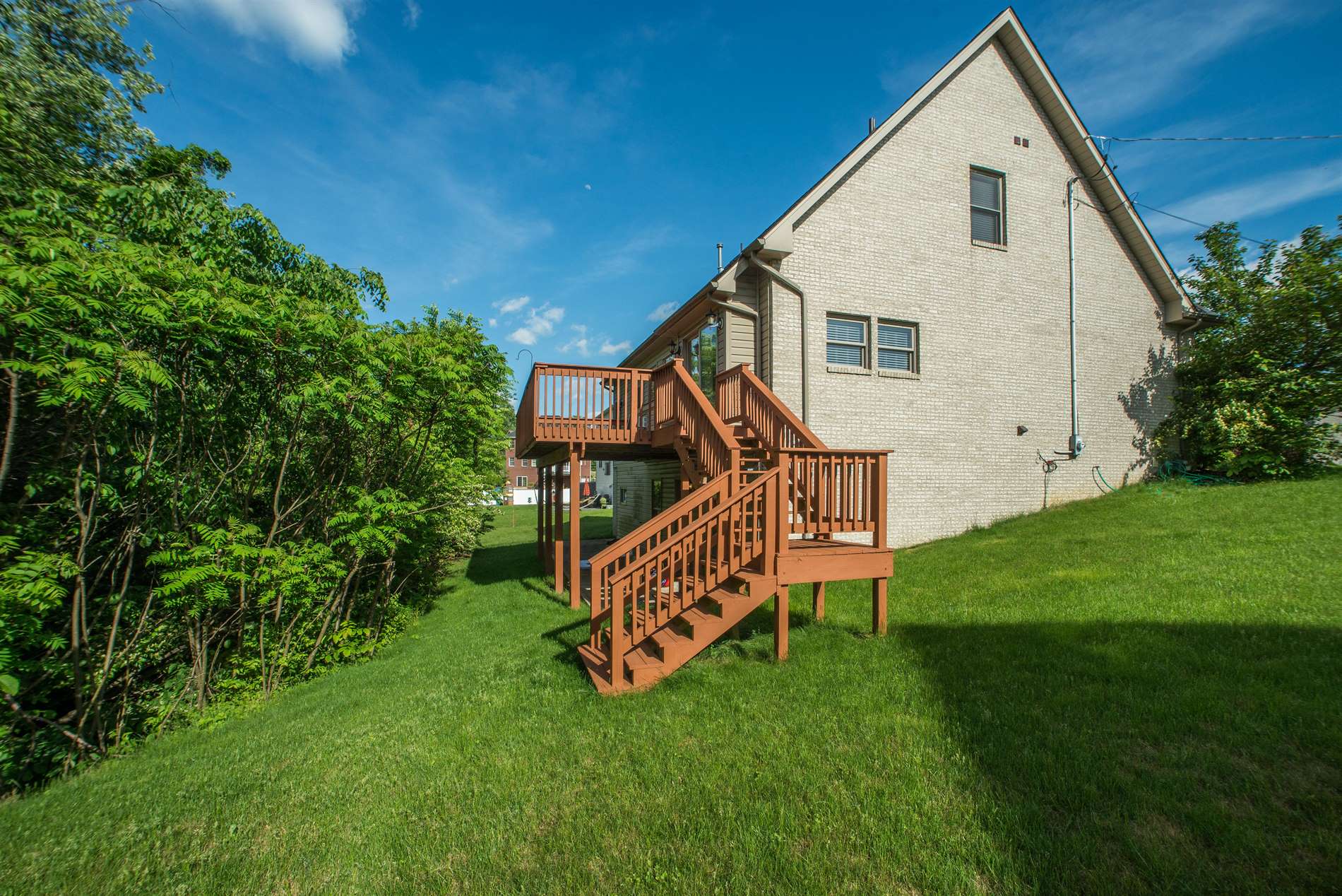 2510 Hilltop Rd, Collier Township, PA 15142