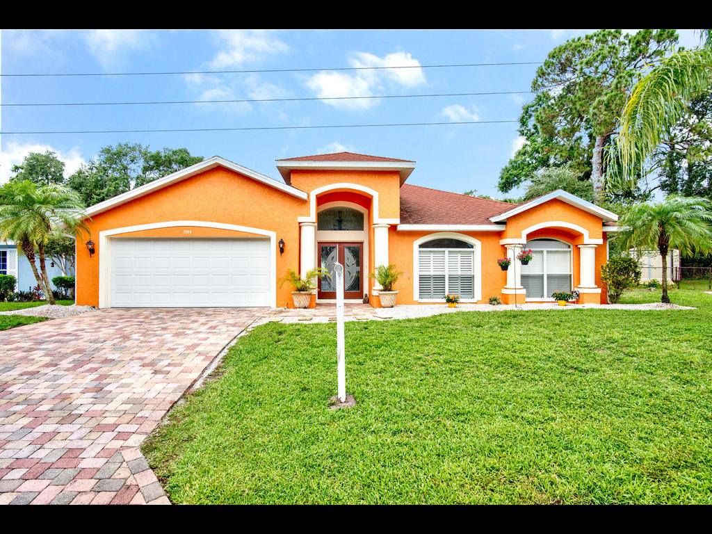 9914 Pine Lake Tr, St Petersburg, FL 33708