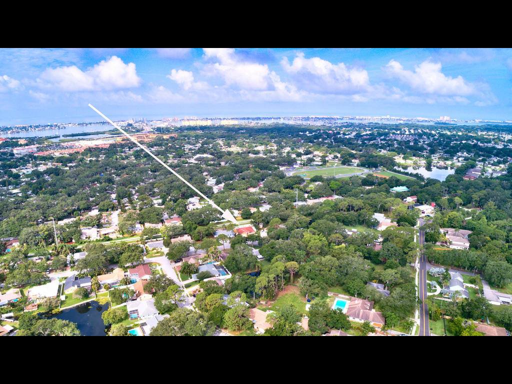 9914 Pine Lake Tr, St Petersburg, FL 33708