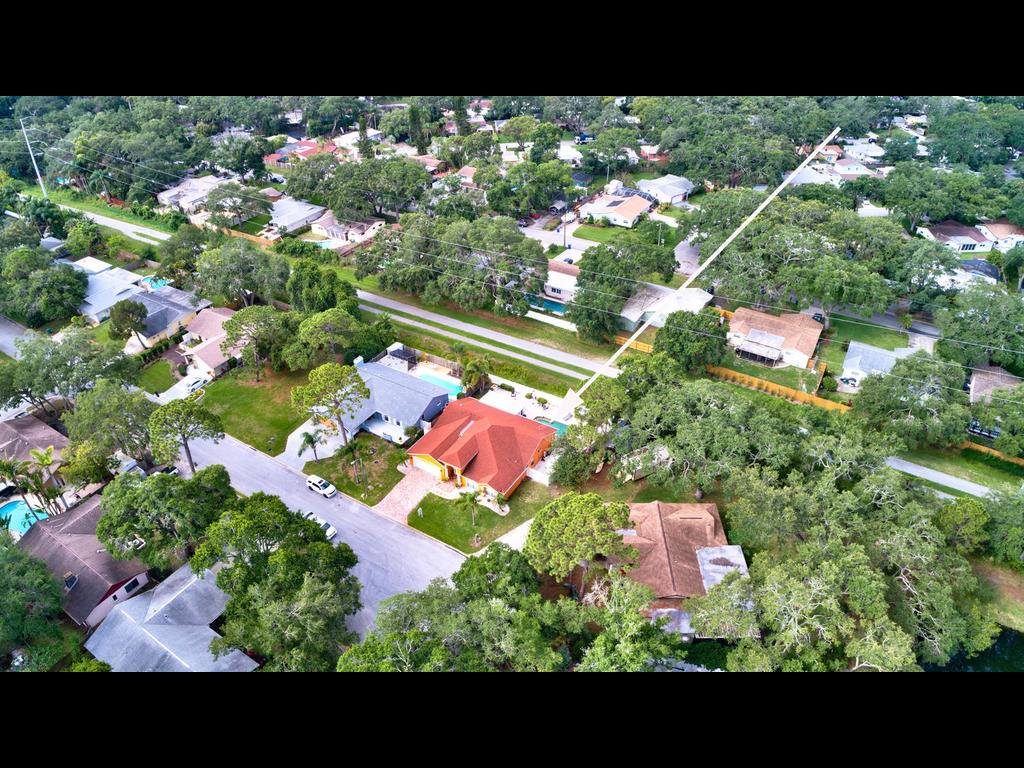 9914 Pine Lake Tr, St Petersburg, FL 33708