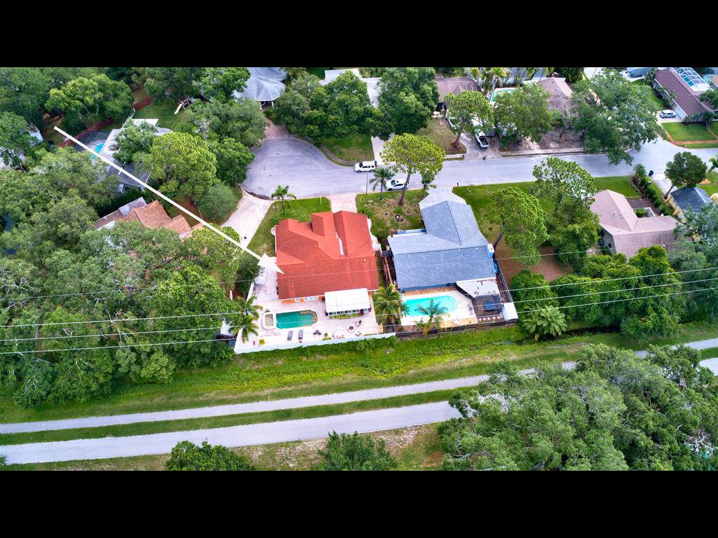 9914 Pine Lake Tr, St Petersburg, FL 33708