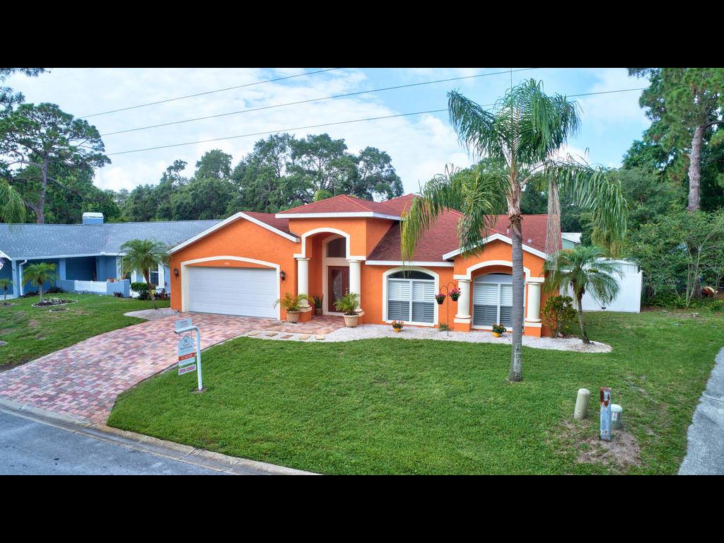 9914 Pine Lake Tr, St Petersburg, FL 33708