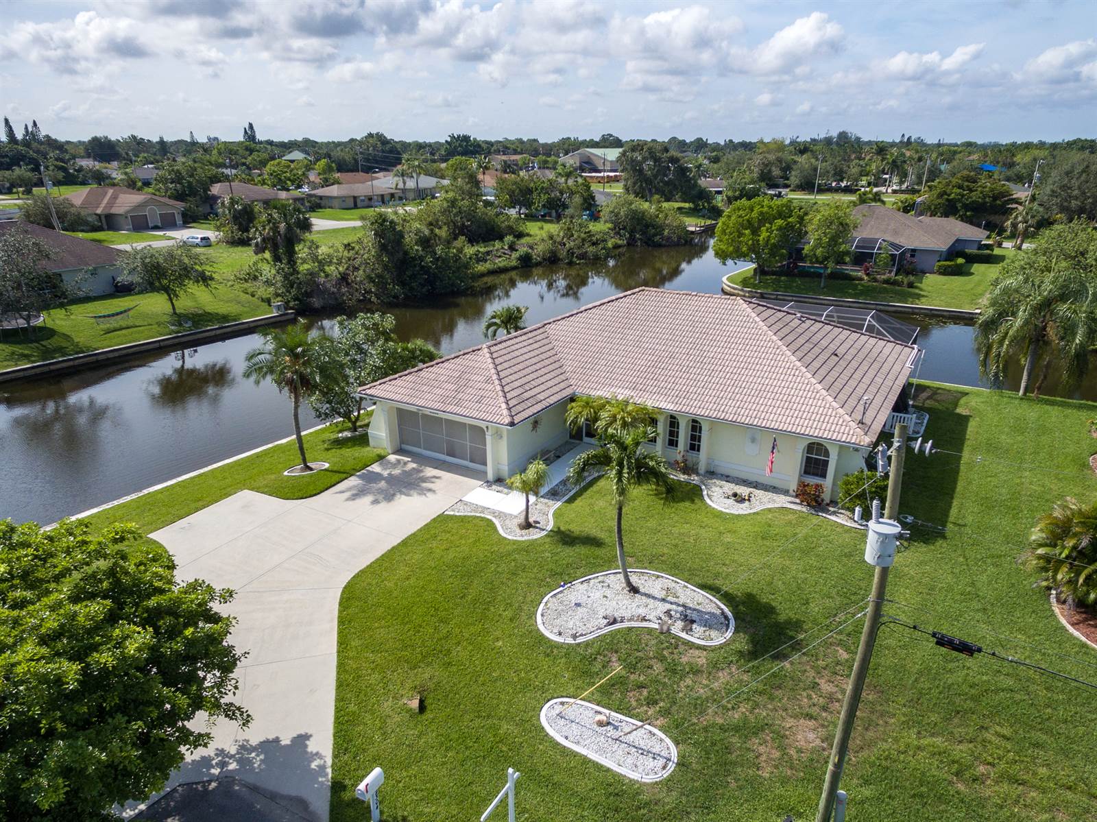 2304 SE 2nd St, Cape Coral, FL 33990