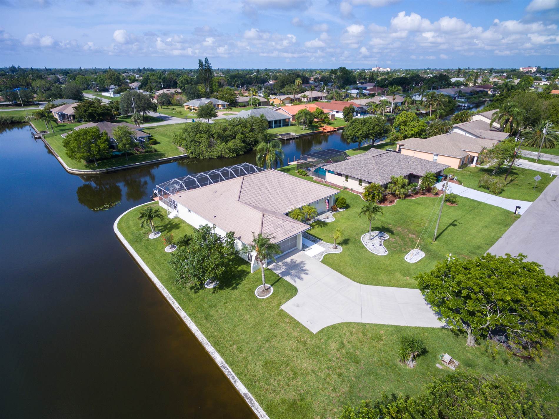 2304 SE 2nd St, Cape Coral, FL 33990