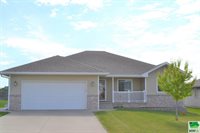 712 Cambridge Ct, Sioux City, IA 51103