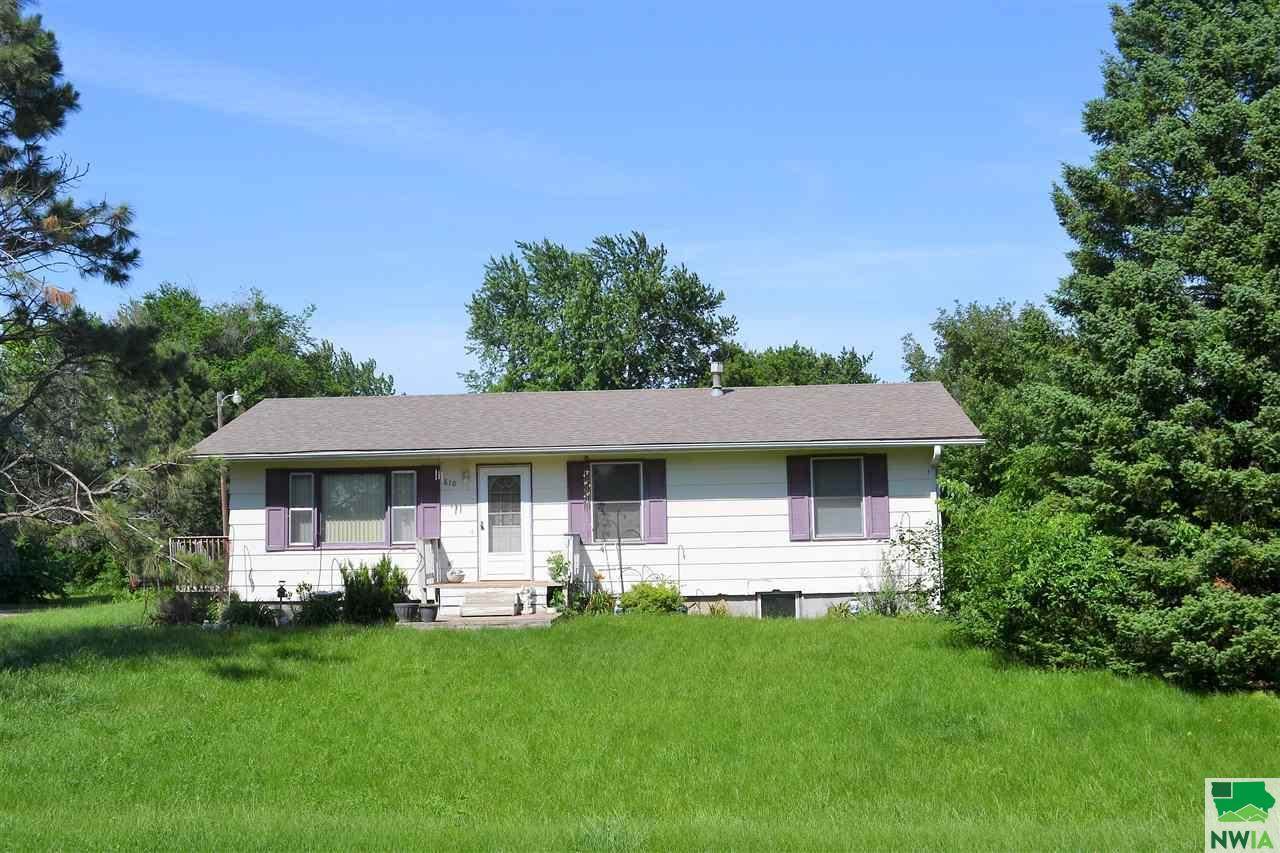 810 Esther St., Jefferson, SD 57038