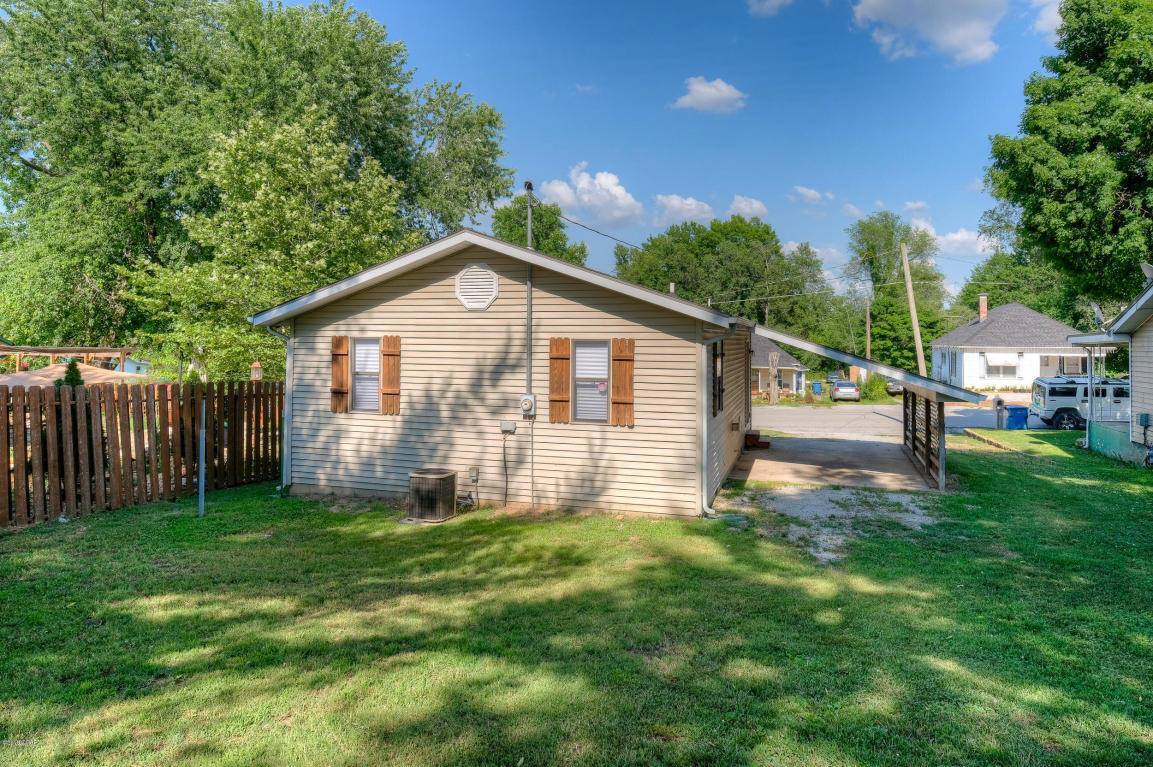 1109 Prospect Avenue, Carthage, MO 64836