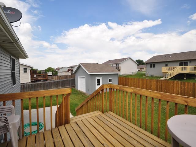 85 Weir Dr, Lincoln, ND 58504