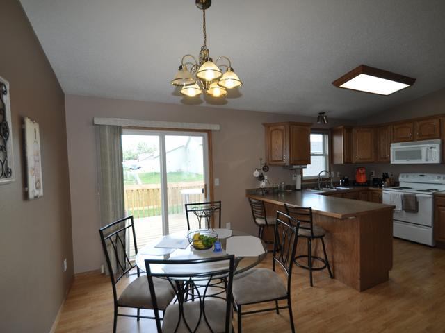 85 Weir Dr, Lincoln, ND 58504