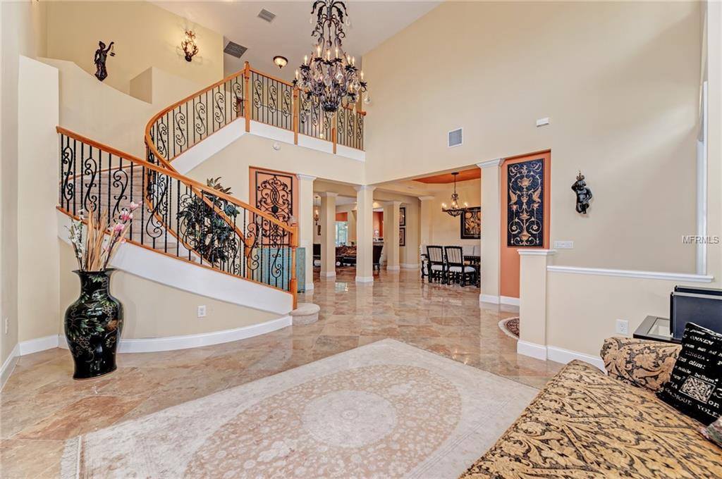 8225 Santa Rosa Court, Sarasota, FL 34243