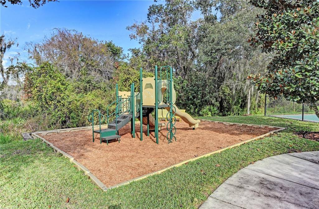 8225 Santa Rosa Court, Sarasota, FL 34243