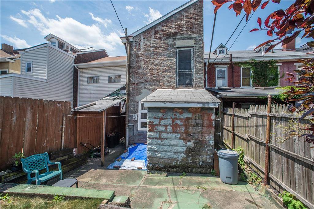 5164 Carnegie St, Lawrenceville, PA 15201