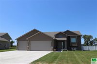 193 N Churchill Cir, No. Sioux City, SD 57049